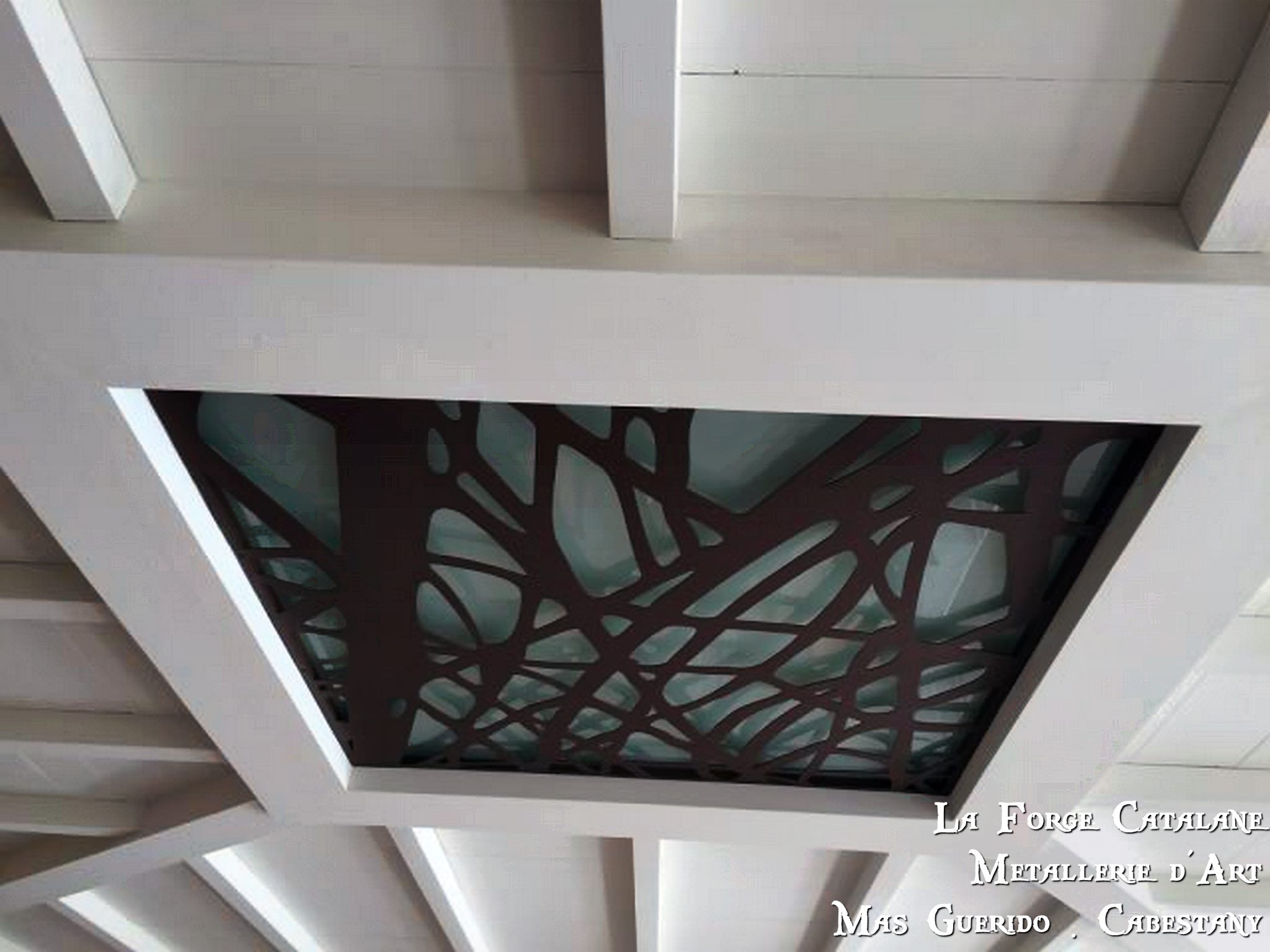 puit de jour decoupe laser thermolaquage effet rouille forge catalane.jpg